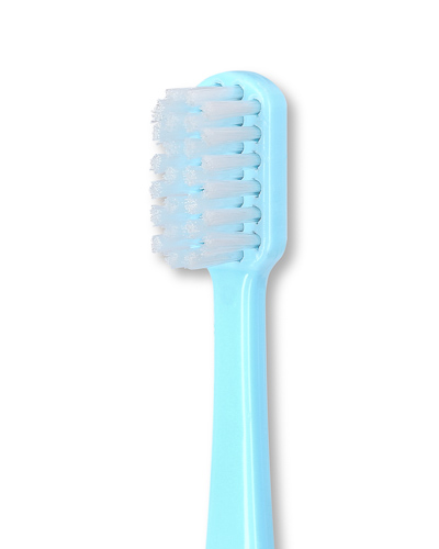 Ljusblå tandborste.